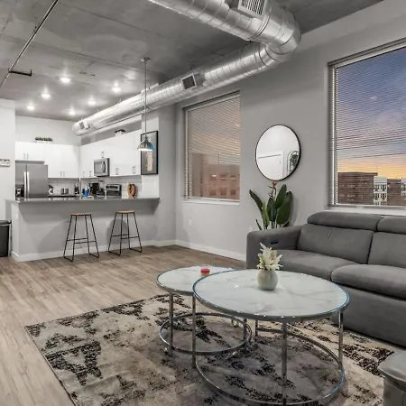 Modern 2 Bed Getaway Steps From Tropicana Field